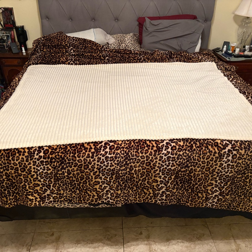 3 Ribbed Cream Throws - Picture 1 of 3